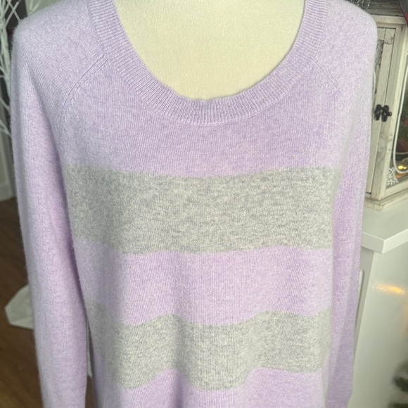 Apt. 9 Lilac and Light Gray Cashmere Sweater - Picture 3 of 9